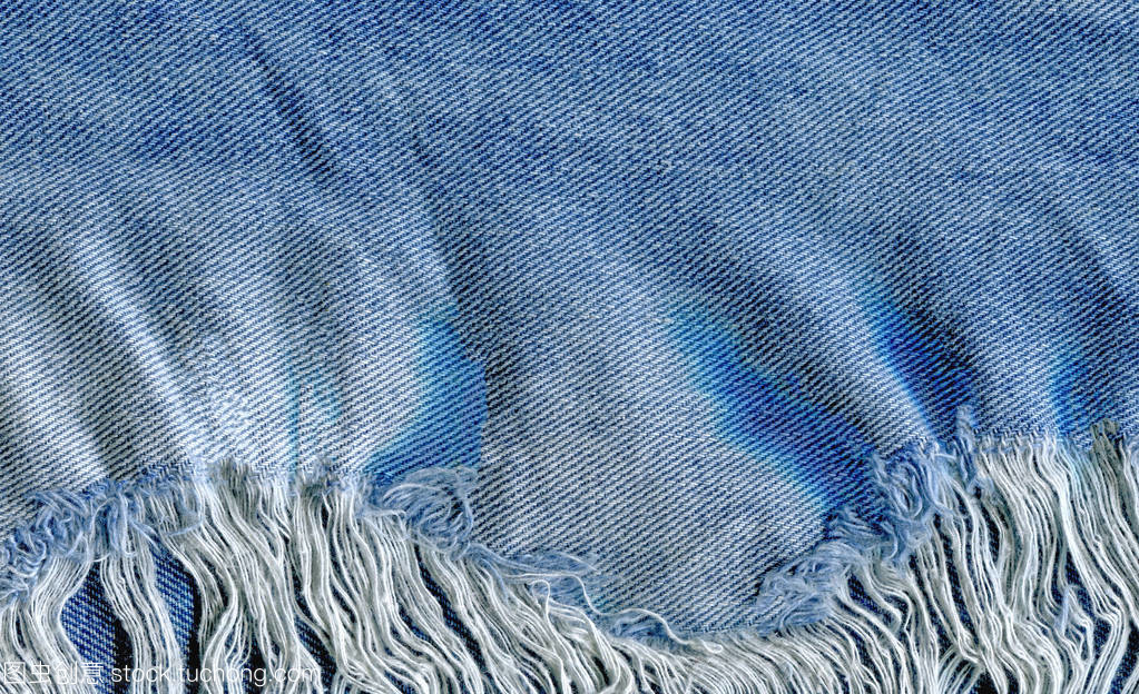 牛仔裤的破洞美学与粗斜纹棉布解析